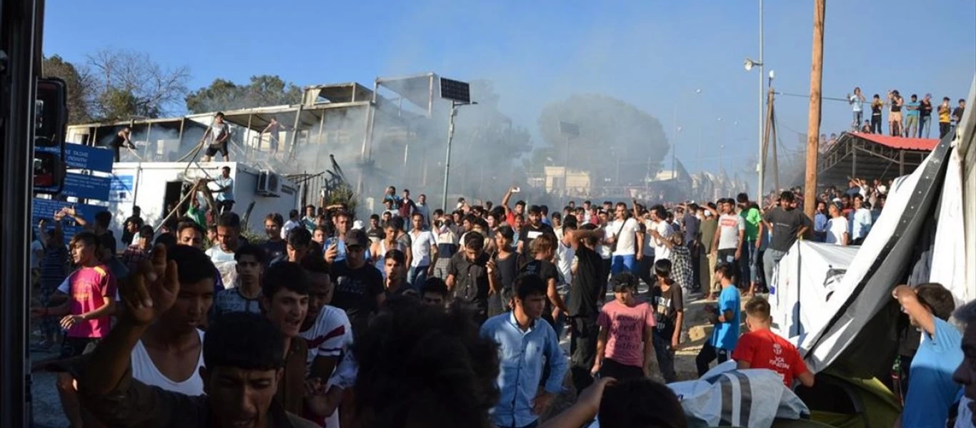 Κοινοτάρχης Μόριας για ΜΚΟ: «Πρώτα μας δωροδοκούσαν - Τώρα μας εκβιάζουν ότι θα κάψουν τα σπίτια μας»!